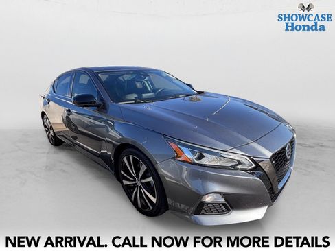 Used 2020 Nissan Altima 2.5 SR w/ Premium Package FWD image 6
