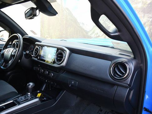 Used 2020 Toyota Tacoma TRD Sport w/ Technology Package image 24