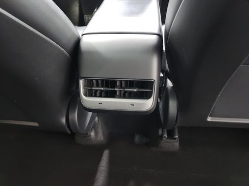 Used 2021 Tesla Model Y Long Range AWD/4WD image 15