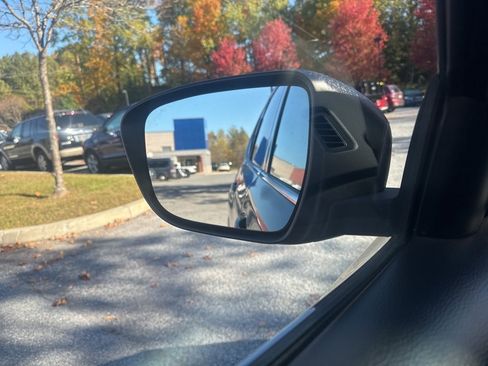 Used 2019 Nissan Rogue S image 33