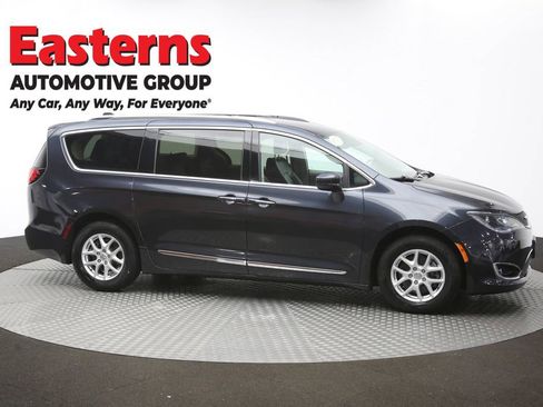 Used 2020 Chrysler Pacifica Touring-L FWD image 49
