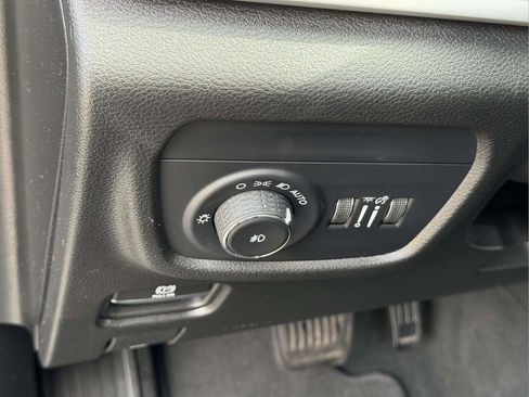 Used 2023 Jeep Grand Cherokee Limited AWD/4WD image 17