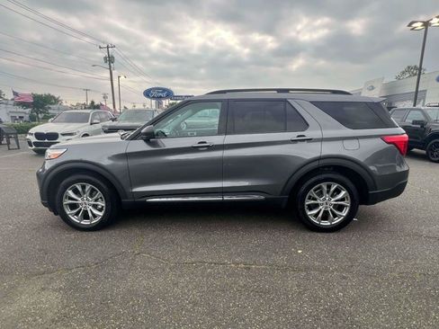 Used 2023 Ford Explorer XLT w/ Equipment Group 202A AWD/4WD image 9