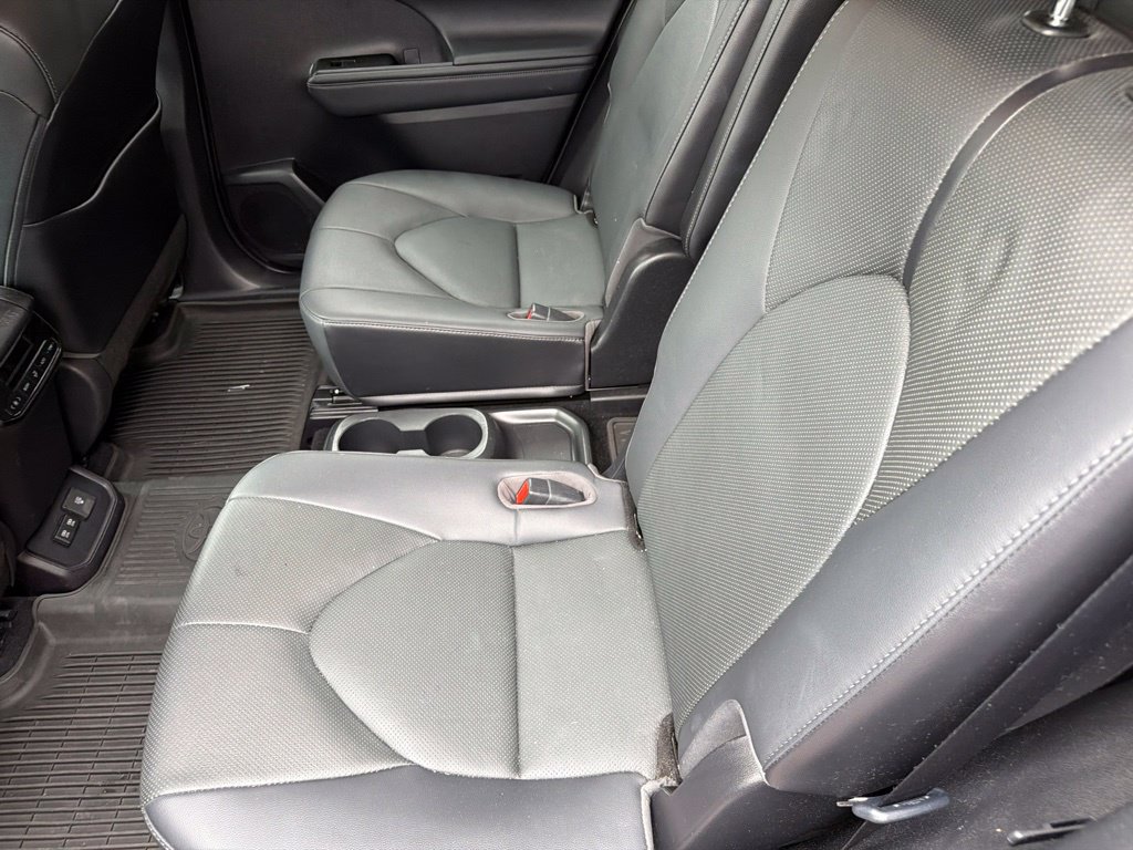 Used 2021 Toyota Highlander Limited FWD image 21