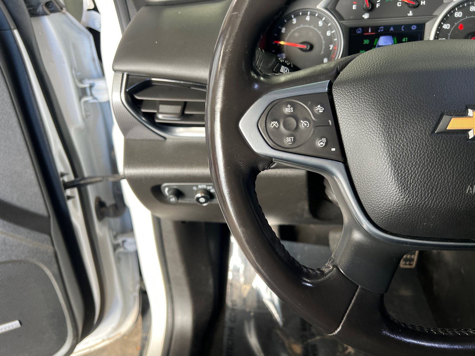 Used 2021 Chevrolet Traverse Premier w/ Redline Edition FWD image 13