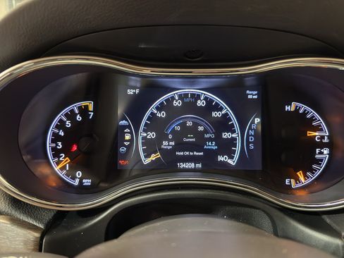 Used 2015 Jeep Grand Cherokee Limited w/ Luxury Group II AWD/4WD image 17
