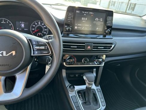 Certified 2022 Kia Seltos LX image 32