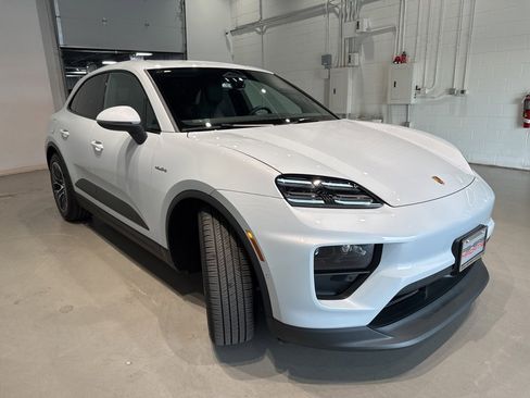 Used 2025 Porsche Macan 4 Electric image 3