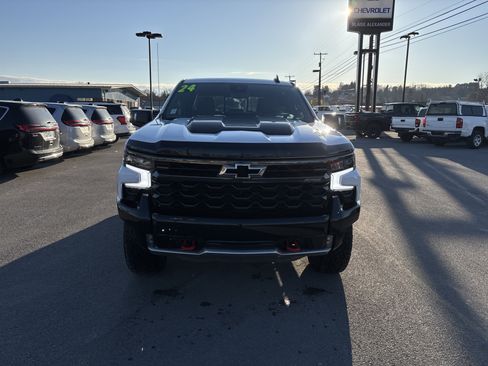 Used 2024 Chevrolet Silverado 1500 ZR2 w/ Technology Package image 9