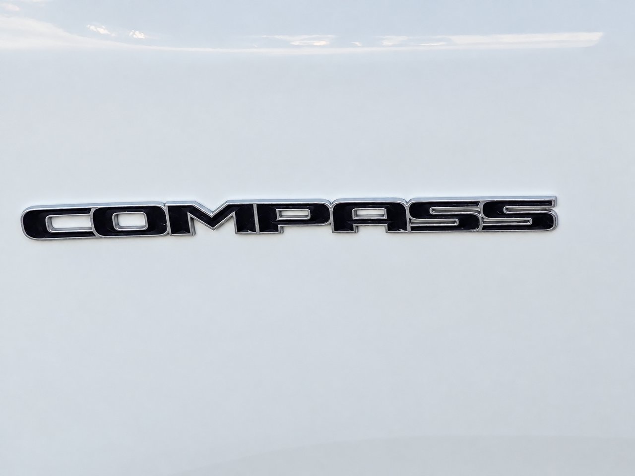 Used 2025 Jeep Compass Latitude AWD/4WD image 7