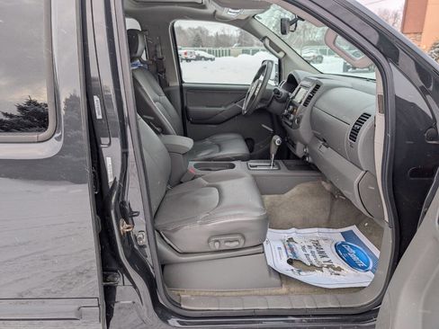 Used 2014 Nissan Frontier SL w/ SL Moonroof Package image 11