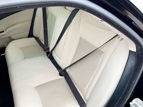 Used 2023 Chrysler 300 Touring w/ Safetytec Plus Group RWD image 24