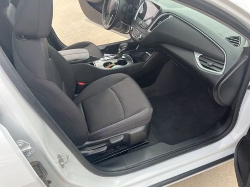 Used 2023 Chevrolet Malibu LT FWD image 17