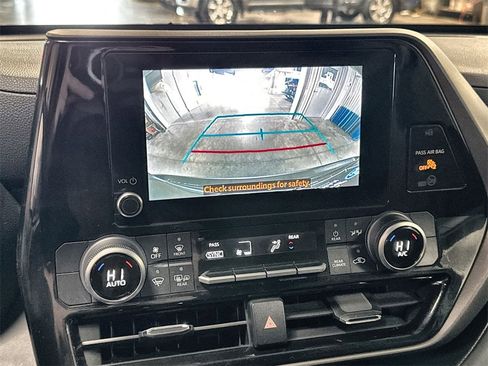 Used 2024 Toyota Highlander LE image 20