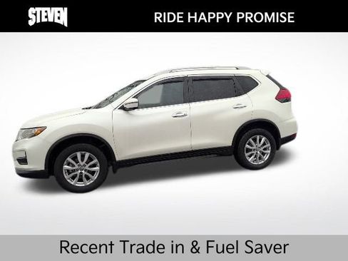 Used 2017 Nissan Rogue SV w/ Sun & Sound Touring Package image 2