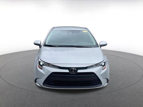 Used 2025 Toyota Corolla LE image 2