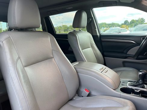 Used 2015 Toyota Highlander Limited Platinum AWD/4WD image 13