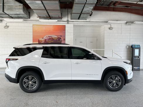 New 2026 Chevrolet Traverse LT FWD image 12