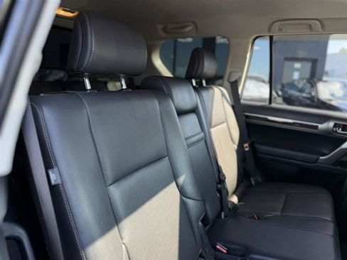 Used 2015 Lexus GX 460 w/ Navigation Package AWD/4WD image 29