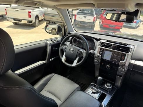 Used 2020 Toyota 4Runner SR5 Premium w/ Moonroof Package AWD/4WD image 80