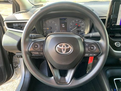 Used 2025 Toyota Corolla LE image 27