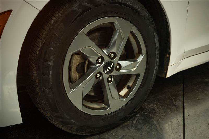 Used 2022 Kia K5 LXS FWD image 3