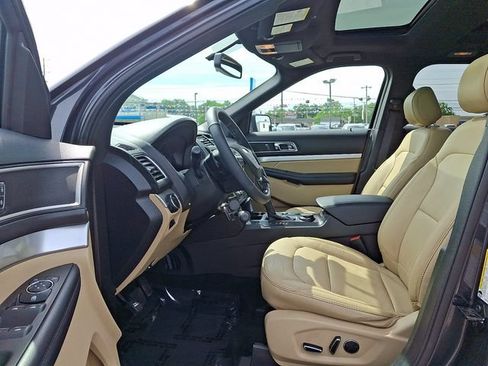 Used 2017 Ford Explorer XLT w/ Equipment Group 202A AWD/4WD image 13