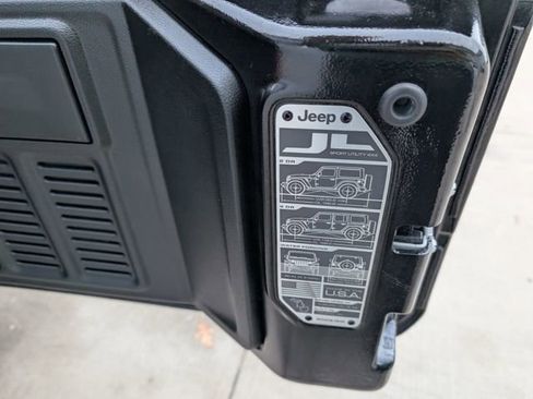 Used 2021 Jeep Wrangler Unlimited Sport image 25