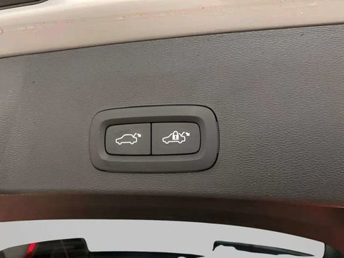 Used 2023 Volvo XC40 Recharge Ultimate AWD/4WD image 9
