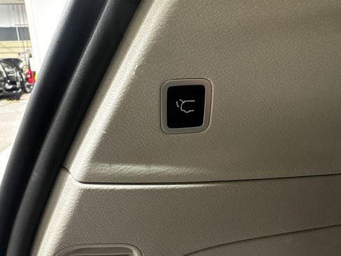 Used 2020 Chrysler Pacifica Touring w/ Advanced Safetytec Group FWD image 41