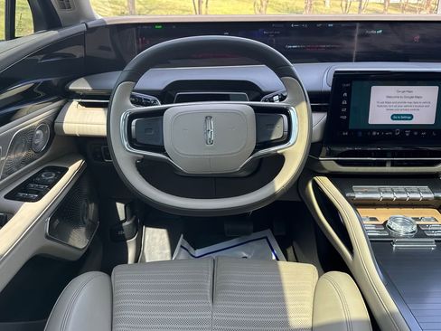 Used 2025 Lincoln Nautilus Reserve image 14