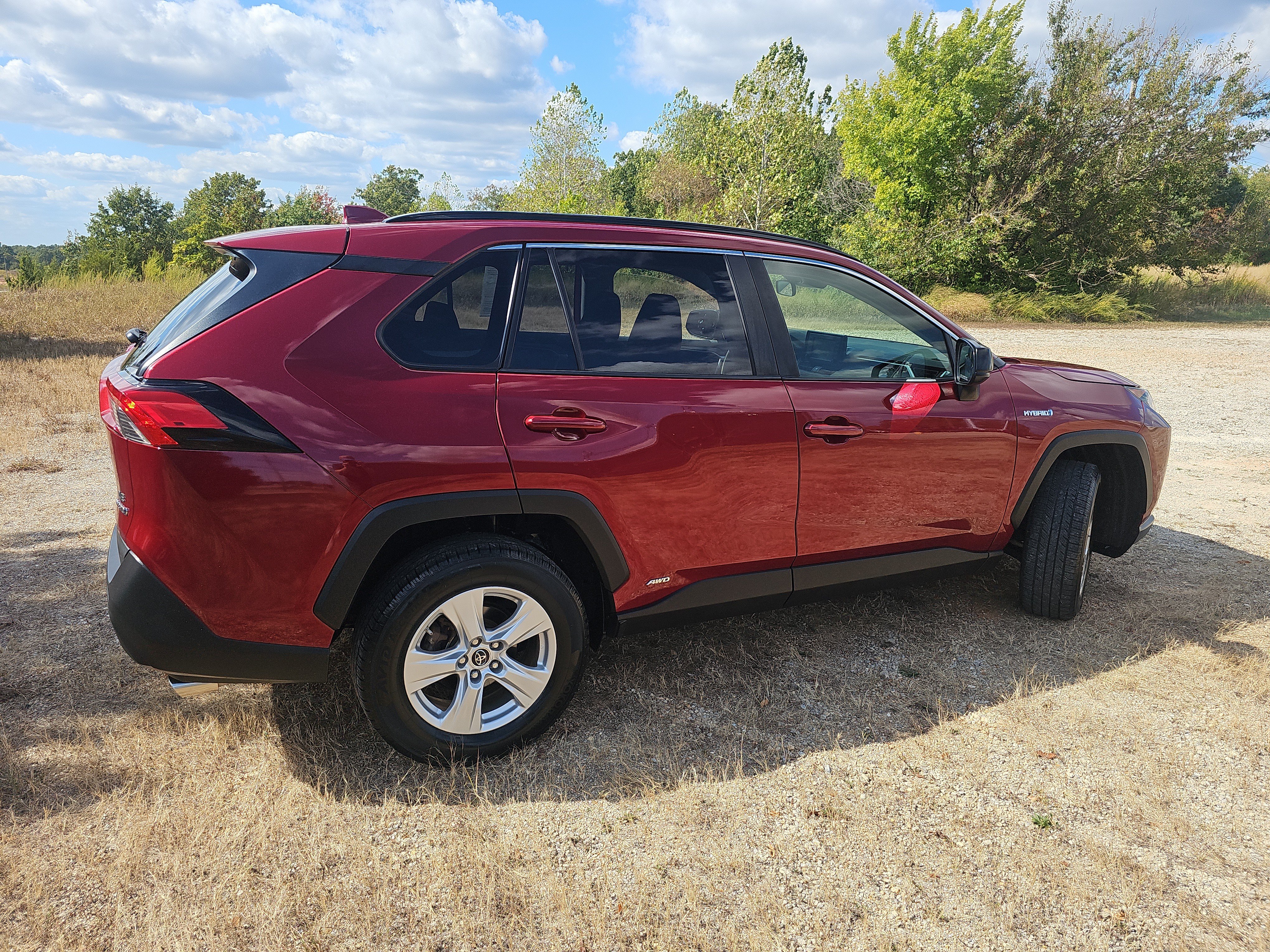 Used 2019 Toyota RAV4 LE w/ Carpet Mat Package AWD/4WD image 3