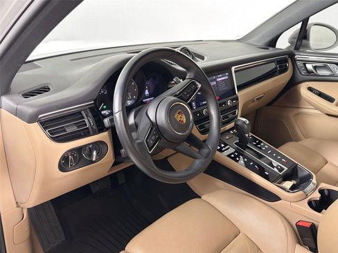 Certified 2023 Porsche Macan S AWD/4WD image 4