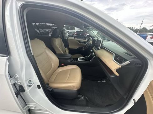 Used 2019 Toyota RAV4 Limited AWD/4WD image 13