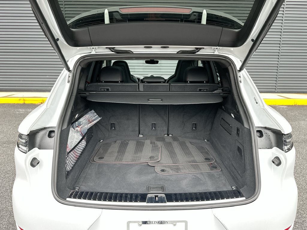 Certified 2025 Porsche Cayenne GTS AWD/4WD image 29
