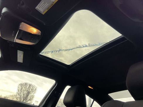 Used 2016 Dodge Charger SXT w/ Navigation & Travel Group image 14