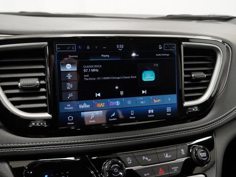 New 2026 Chrysler Pacifica Select image 22