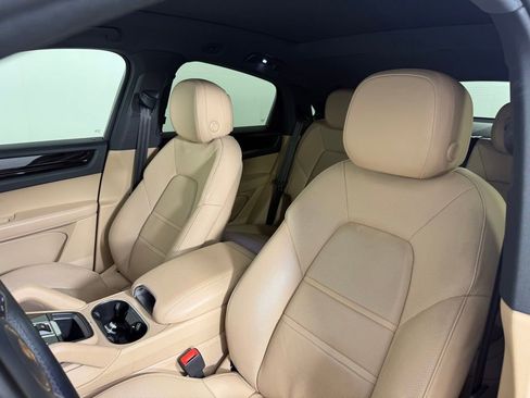 Certified 2022 Porsche Cayenne Coupe AWD/4WD image 5