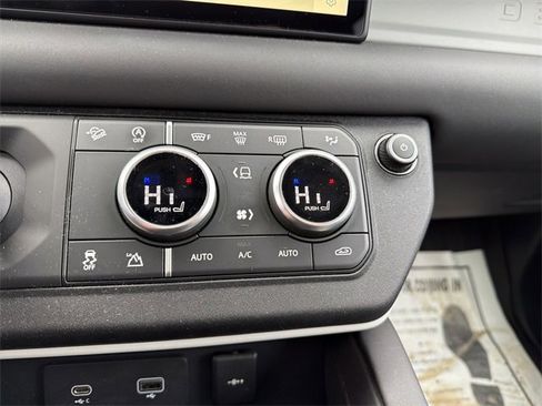 Used 2024 Land Rover Defender 110 S image 22