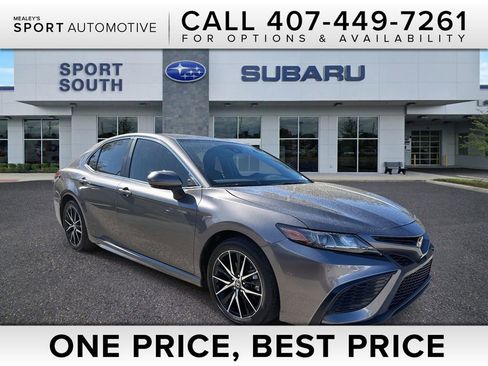 Used 2024 Toyota Camry SE image 1