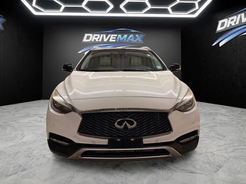 Used 2018 INFINITI QX30 Premium w/ Navigation Package AWD/4WD image 2
