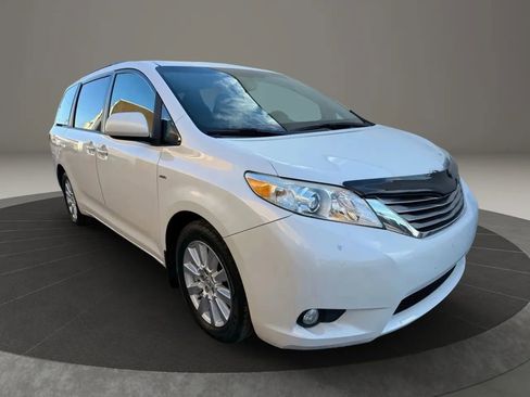 Used 2017 Toyota Sienna XLE w/ XLE Navigation Package image 3