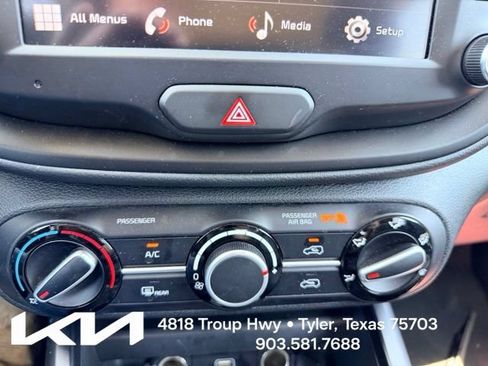 Certified 2025 Kia Soul LX w/ LX Technology Package FWD image 18