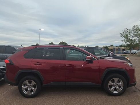 Used 2022 Toyota RAV4 XLE FWD image 12
