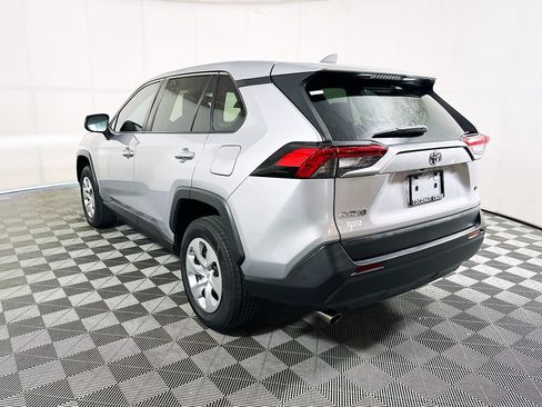 Used 2022 Toyota RAV4 LE FWD image 5