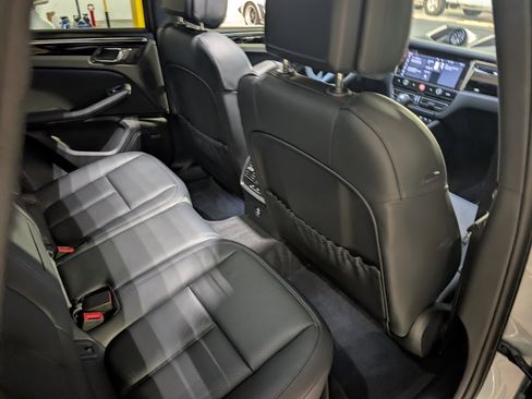 Used 2025 Porsche Macan image 26