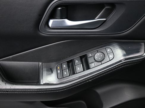 Used 2025 Nissan Rogue SV AWD/4WD image 10