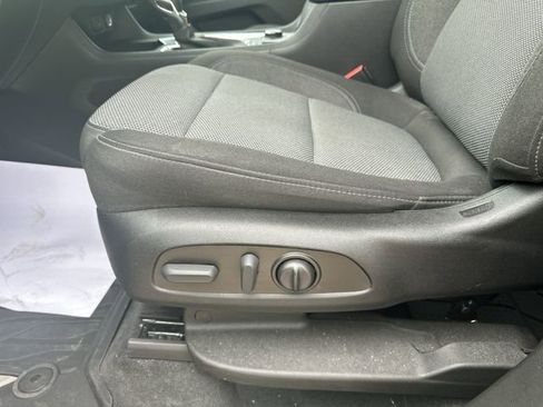 Used 2023 Chevrolet Traverse LT FWD image 38