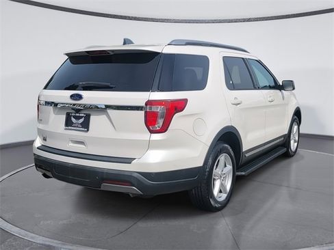 Used 2019 Ford Explorer XLT image 5