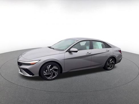 Used 2025 Hyundai Elantra SEL image 8